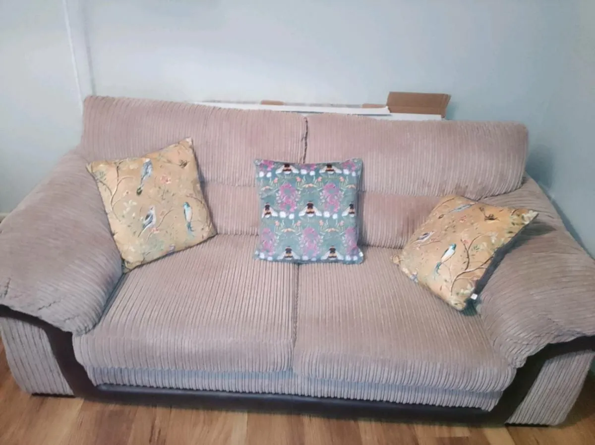 3 Piece Suite (3+1+1) - Image 1