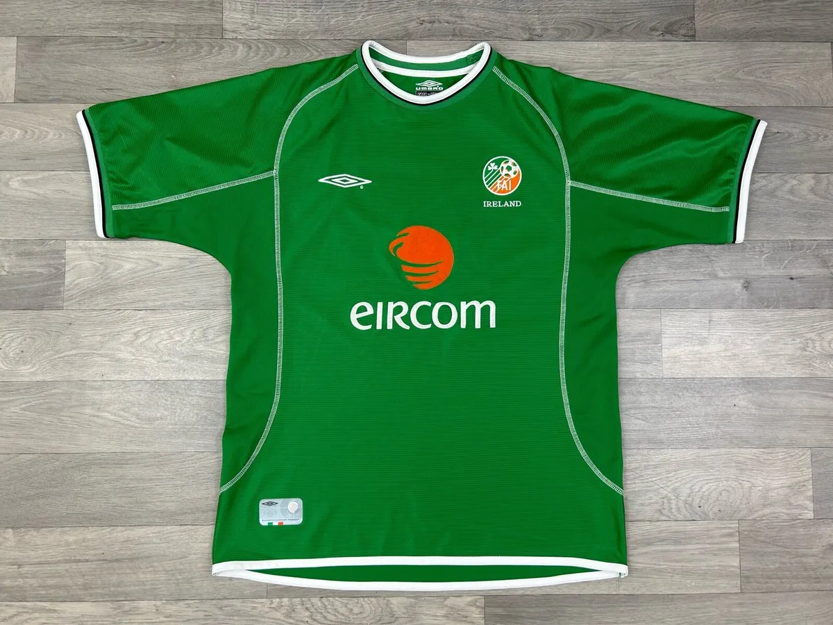 Vintage 2001 Umbro Ireland Home Jersey Shirt M - Image 1