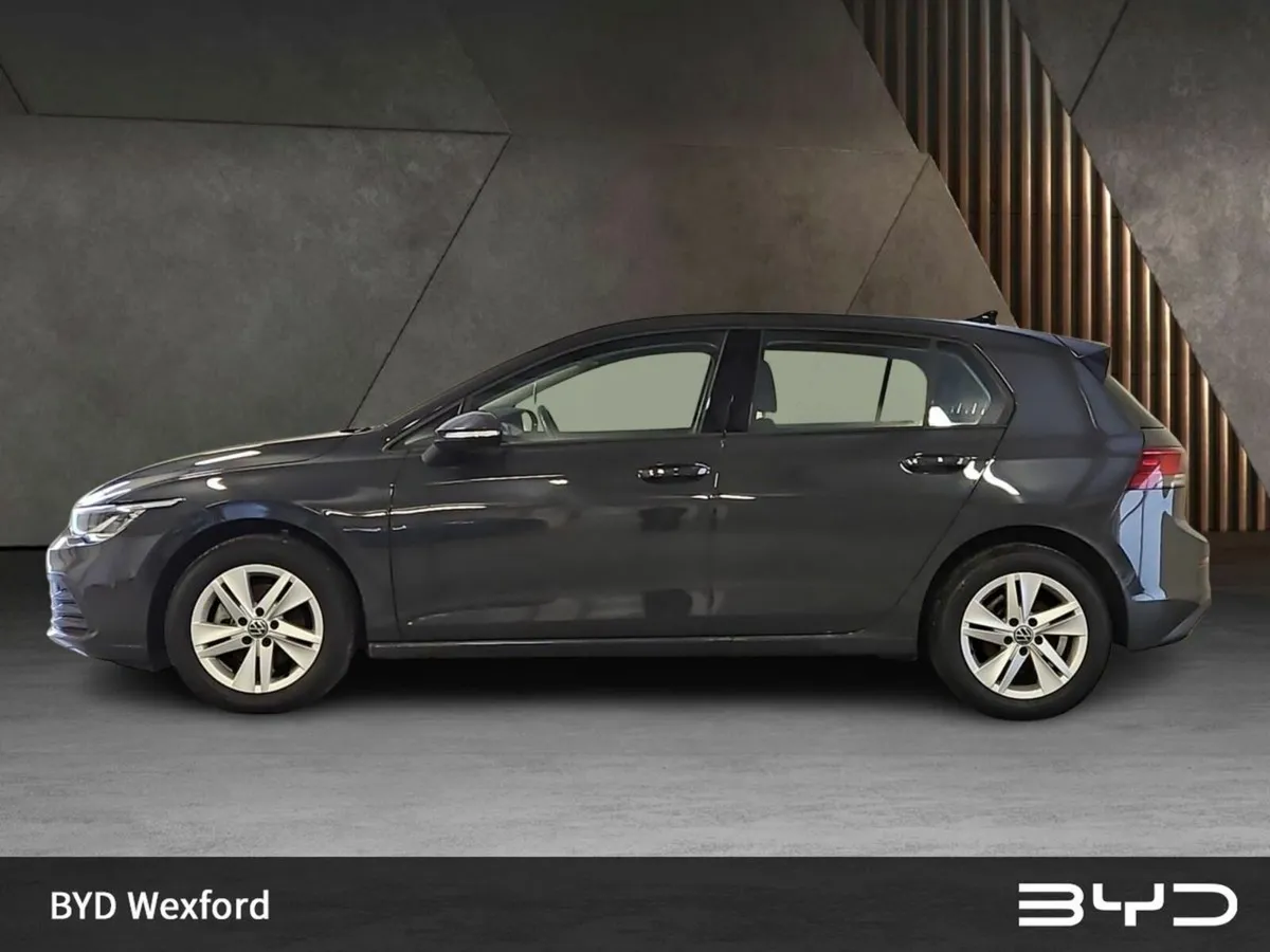 Volkswagen Golf  2.0 TDI 115HP Life (Deposit taken - Image 4