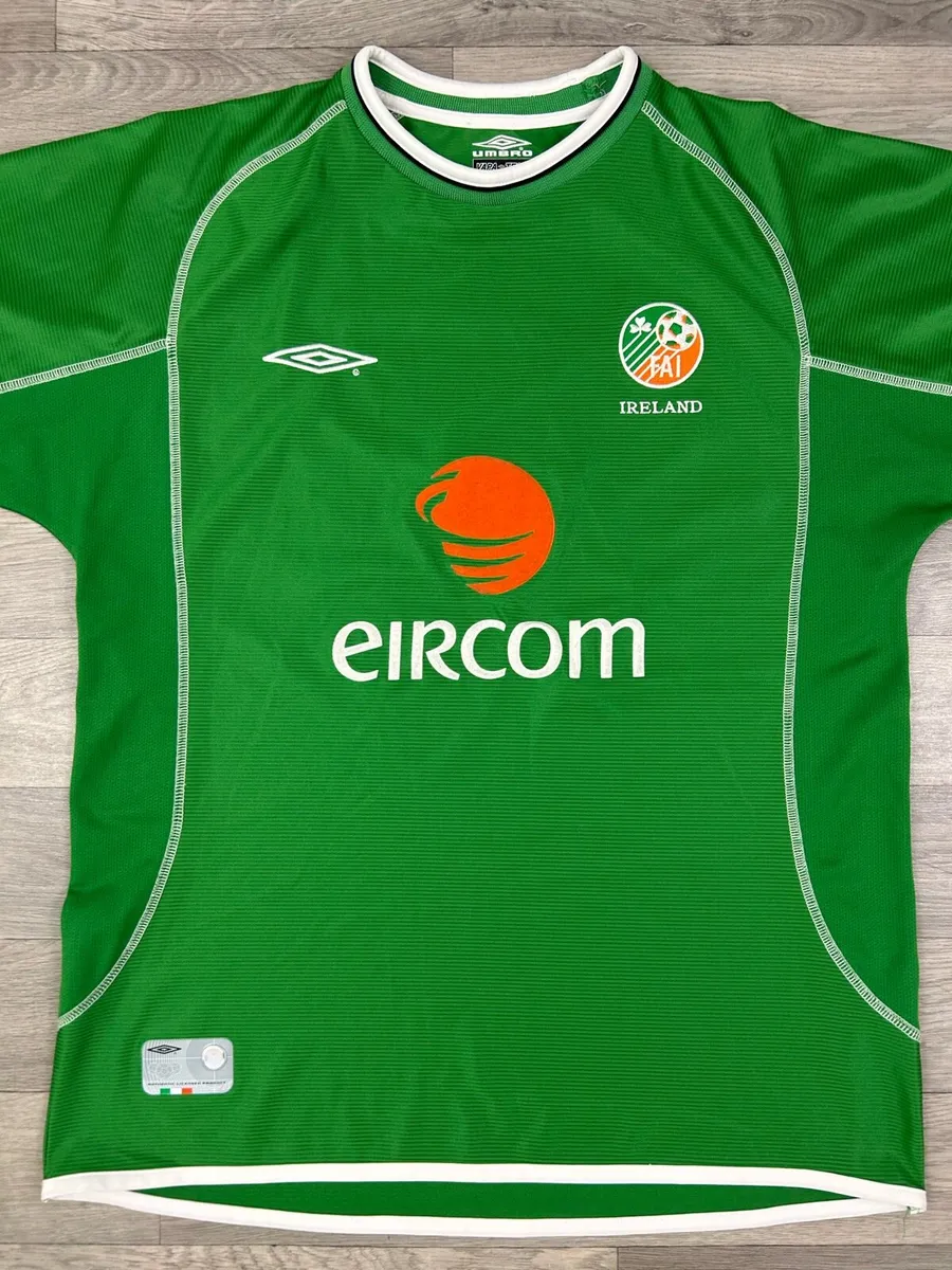 Vintage 2001 Umbro Ireland Home Jersey Shirt M - Image 2