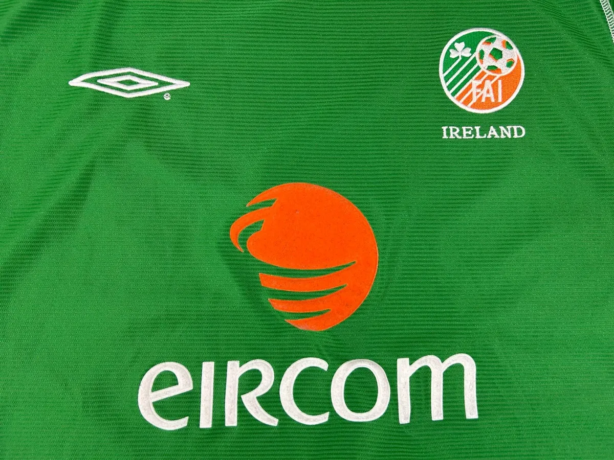 Vintage 2001 Umbro Ireland Home Jersey Shirt M - Image 4