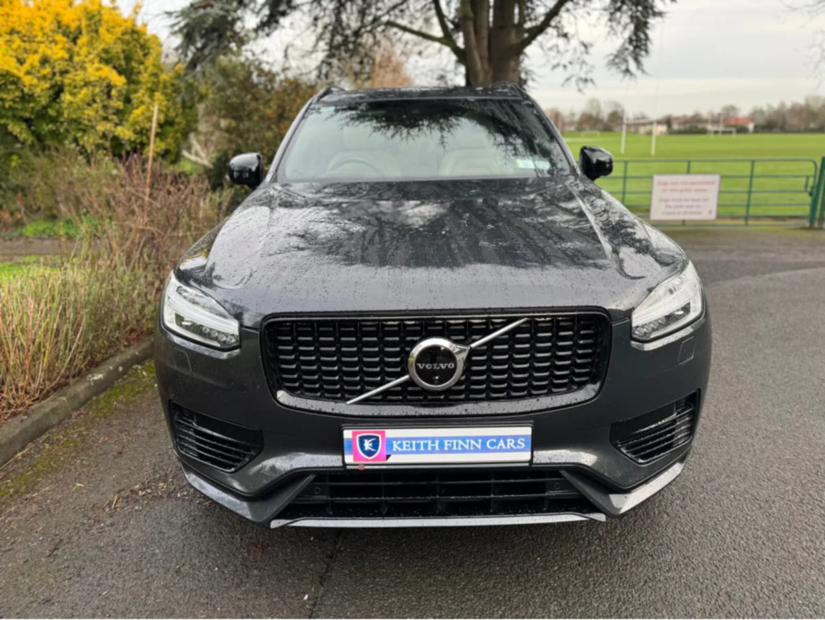 Volvo XC90 2.0 PRO 384BHP 5 R-DESIGN - Image 3