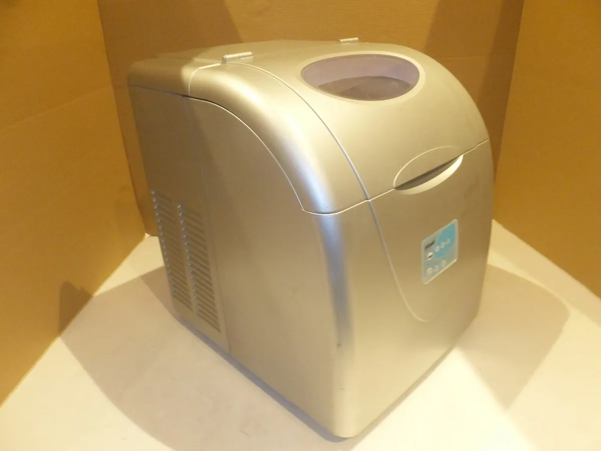 ice cube maker - Image 1