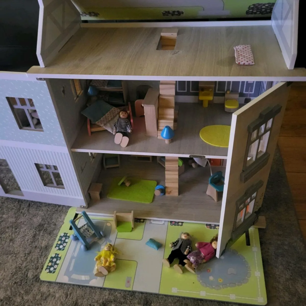 Dolls house - Image 1