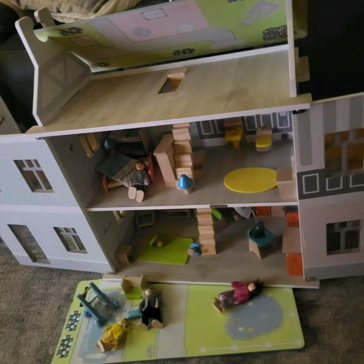 Dolls house - Image 2