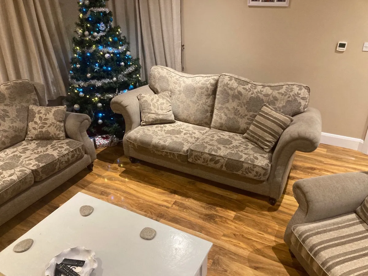 Sitting Room Suite - Image 1