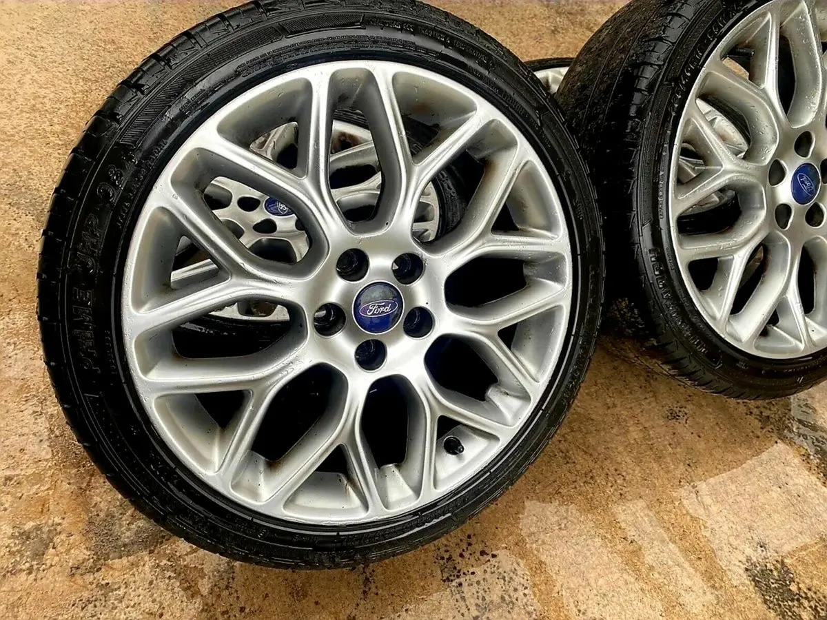 Genuine 5x108 Ford ST 18inch Alloys - Image 3