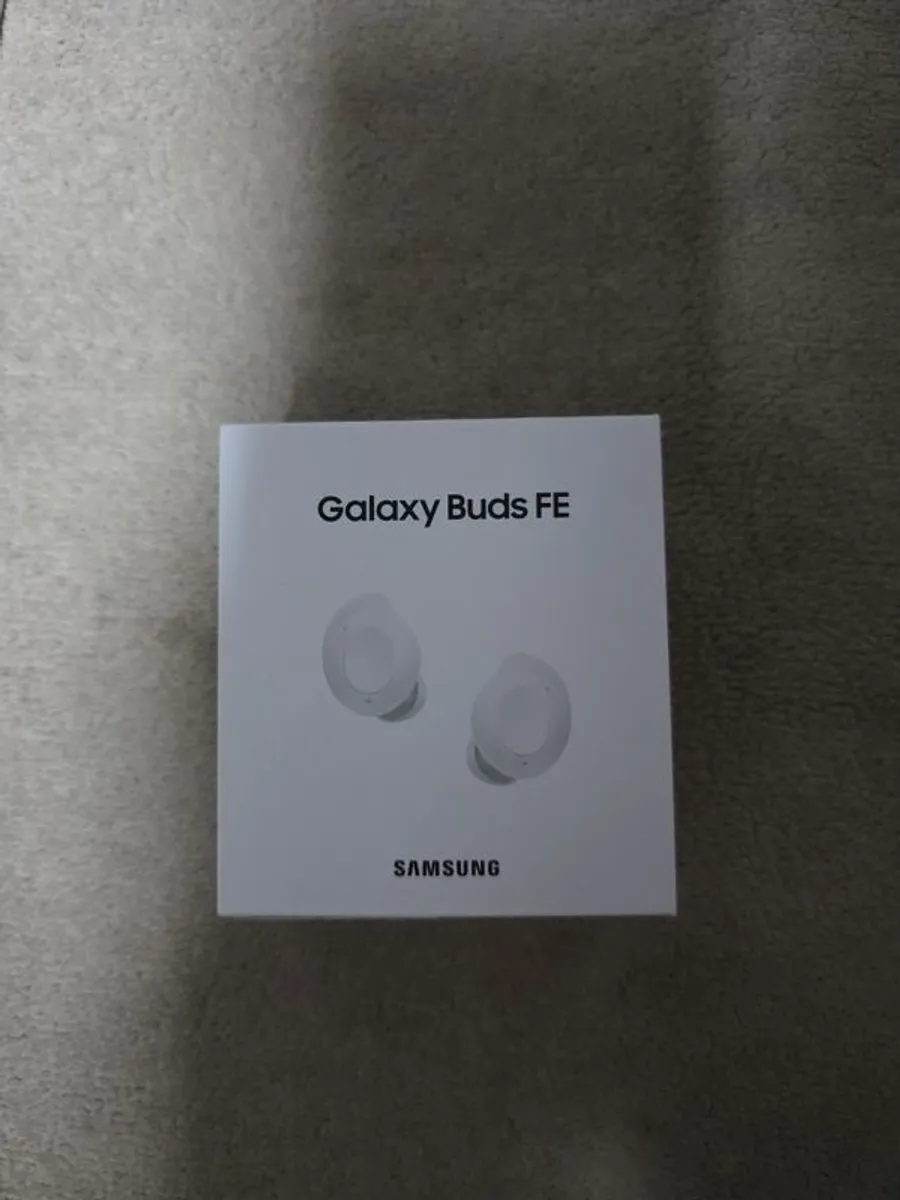 Samsung Galaxy Buds FE - Image 1