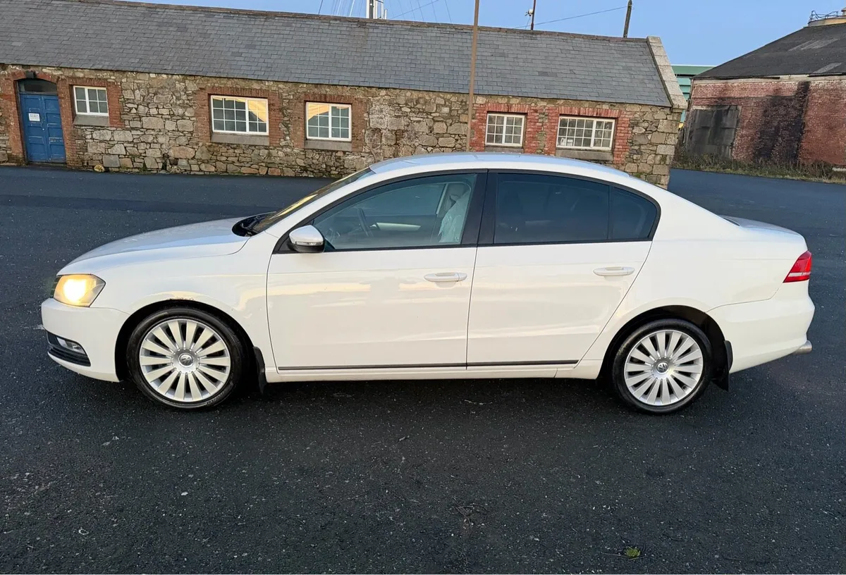 Volkswagen Passat - Image 3