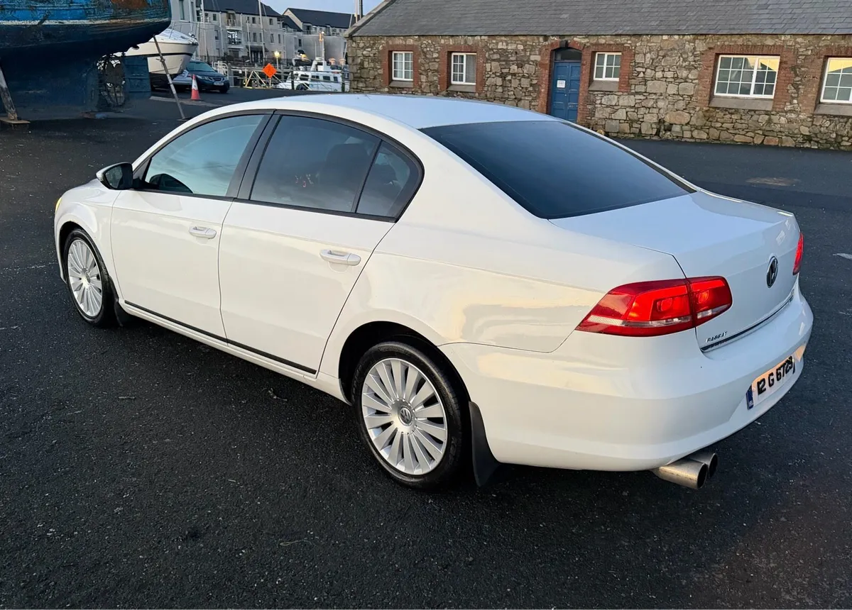 Volkswagen Passat - Image 4