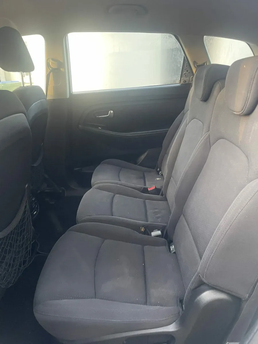 7 seater Kia carens - Image 4