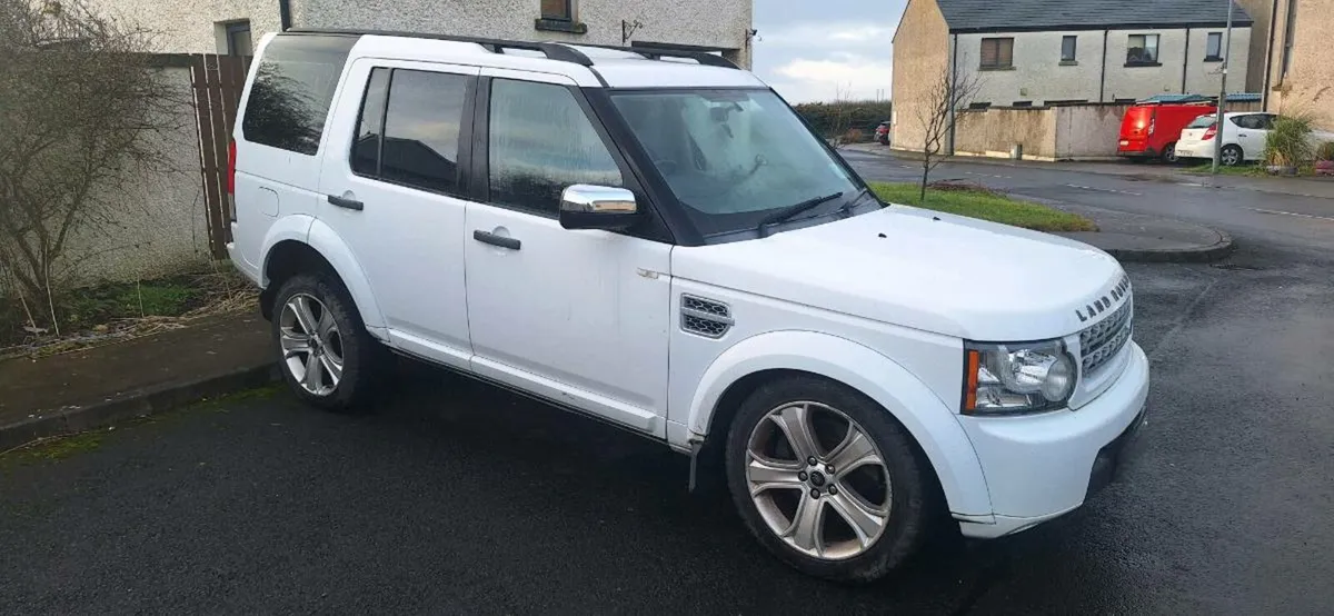 2011 Land Rover Discovery 4 - Image 2