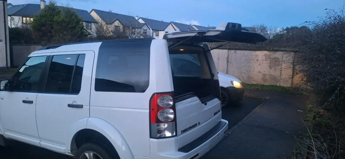 2011 Land Rover Discovery 4 - Image 4