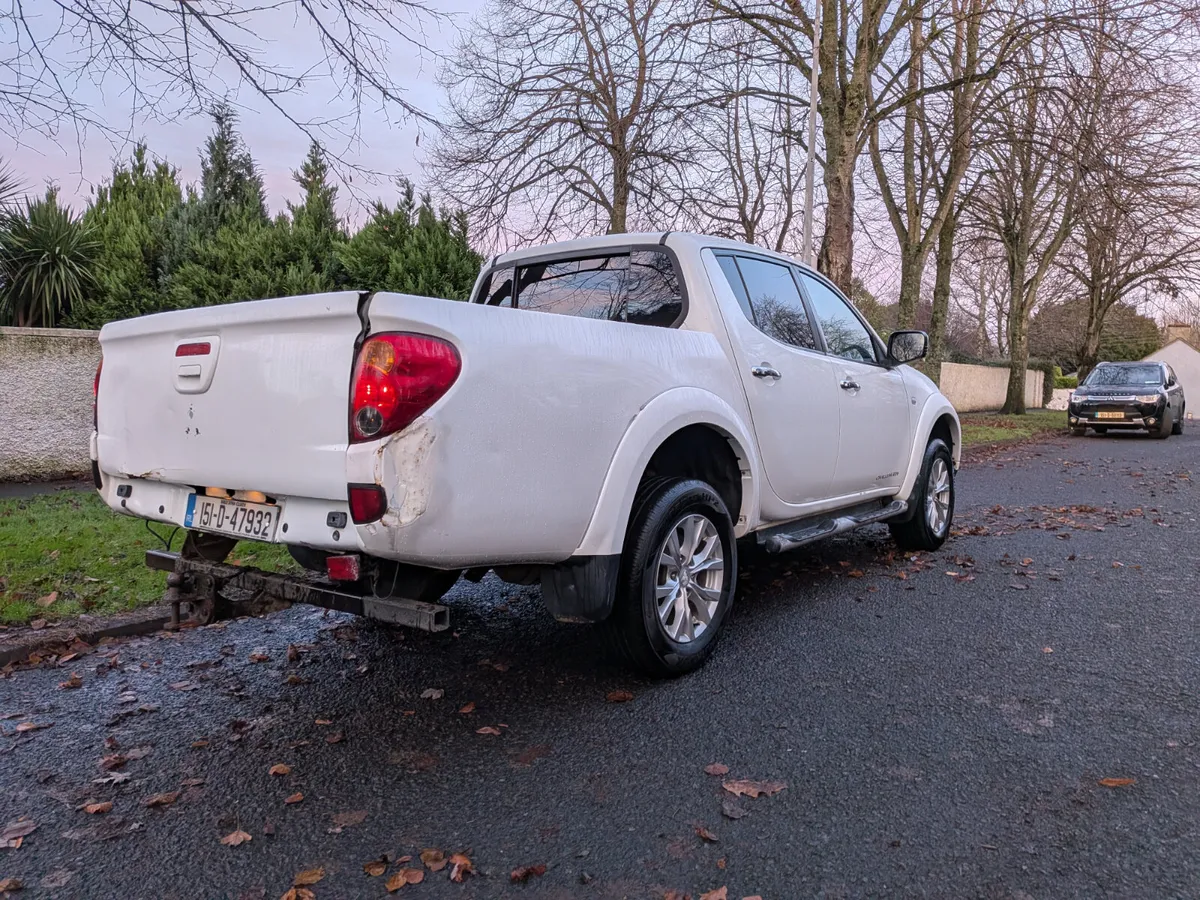 2015 Mitsubishi L200 ***DOE and Tax*** - Image 4