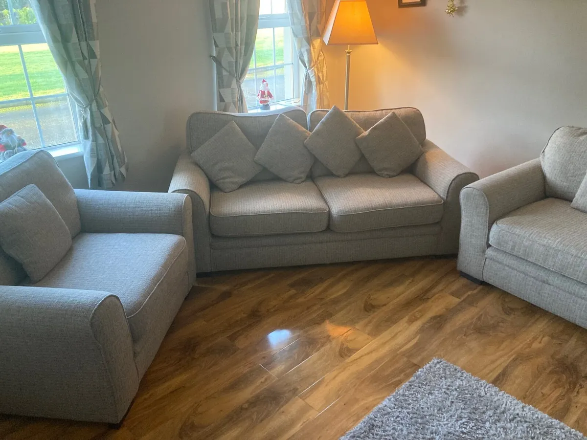 Sitting room suite - Image 1