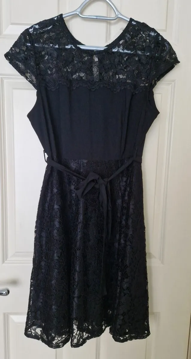 Dorothy Perkins Billie and Blosssom dress UK16 - Image 1