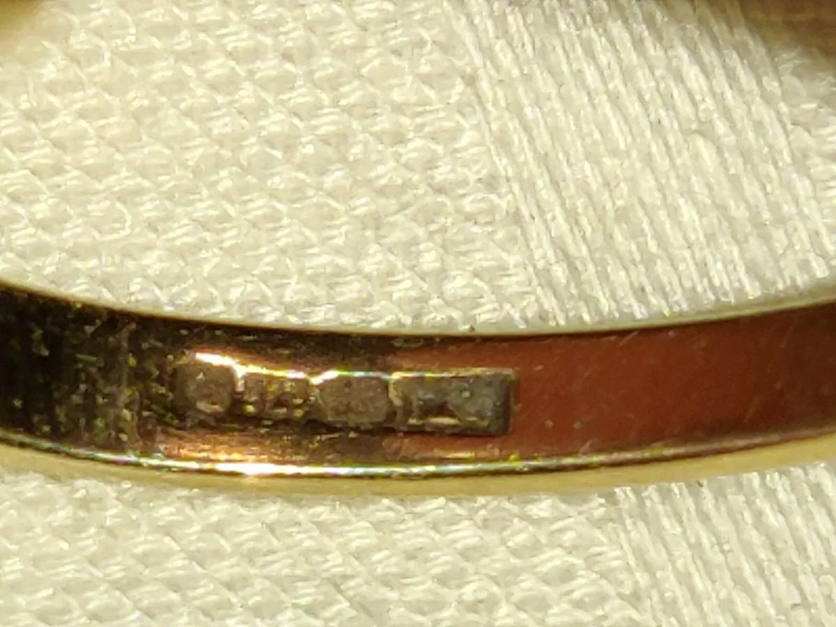 HUGE OPAQUE OVAL 9CT Thick Gold Vintage Dress Ring - Image 3