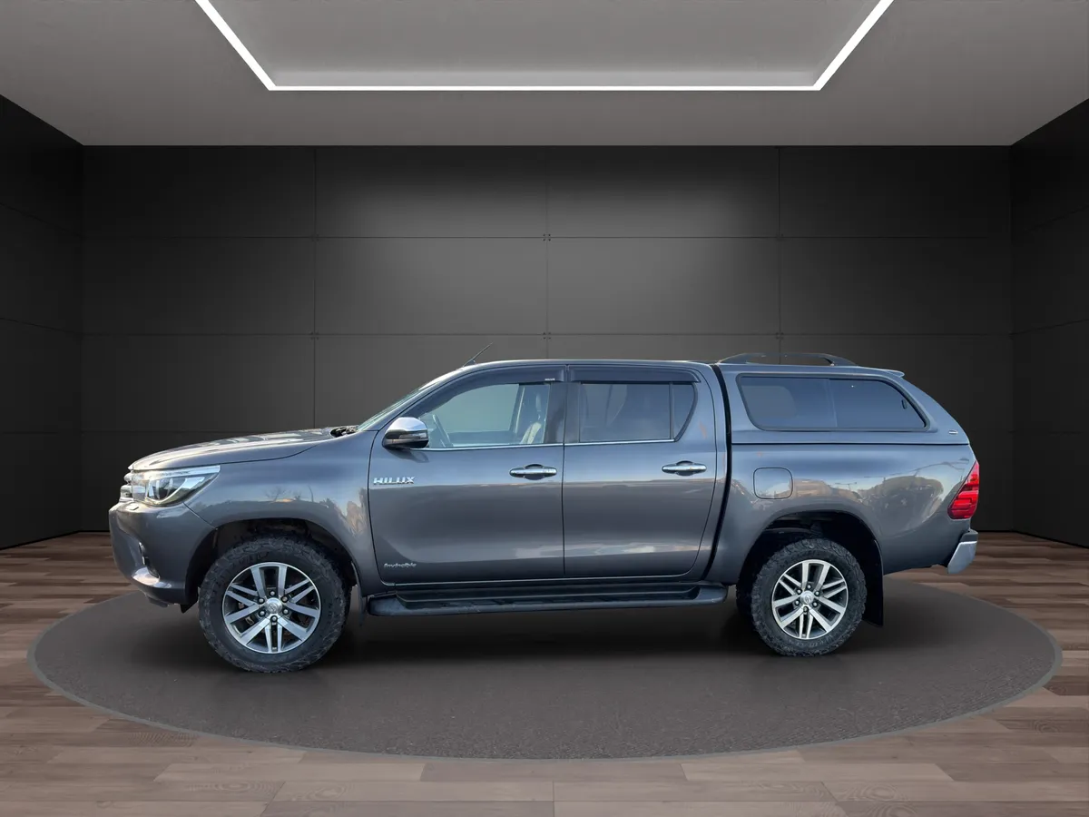 2020 Toyota Hilux Invincible - Image 4