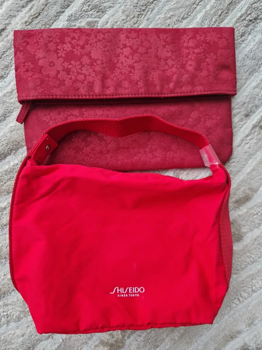Shiseido and Elizabeth Arden bags - Image 1