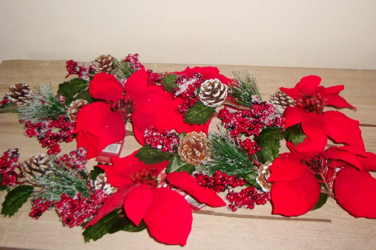 10 x red berry, poinsettia and pinecones pick - Image 1