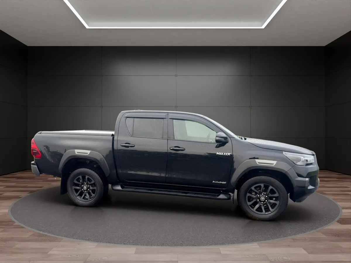 2022 Toyota Hilux Invincible x - Image 2