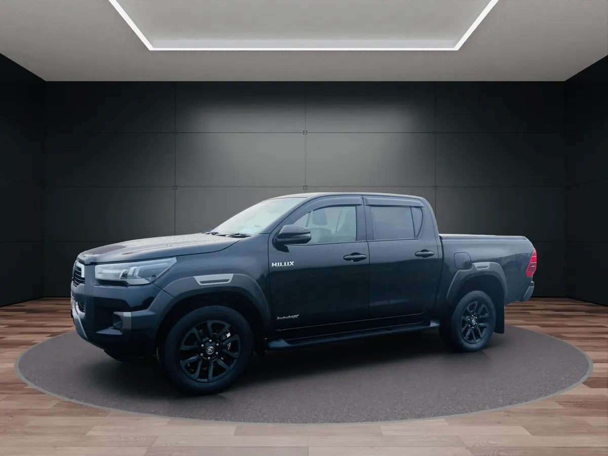 2022 Toyota Hilux Invincible x - Image 3