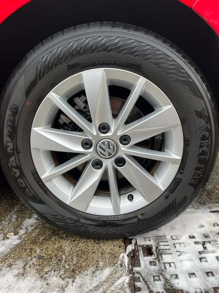 Volkswagen Golf (Automatic Gearbox) - Image 4