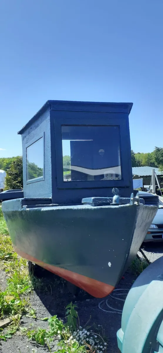 Boat with built-in engine - nice project