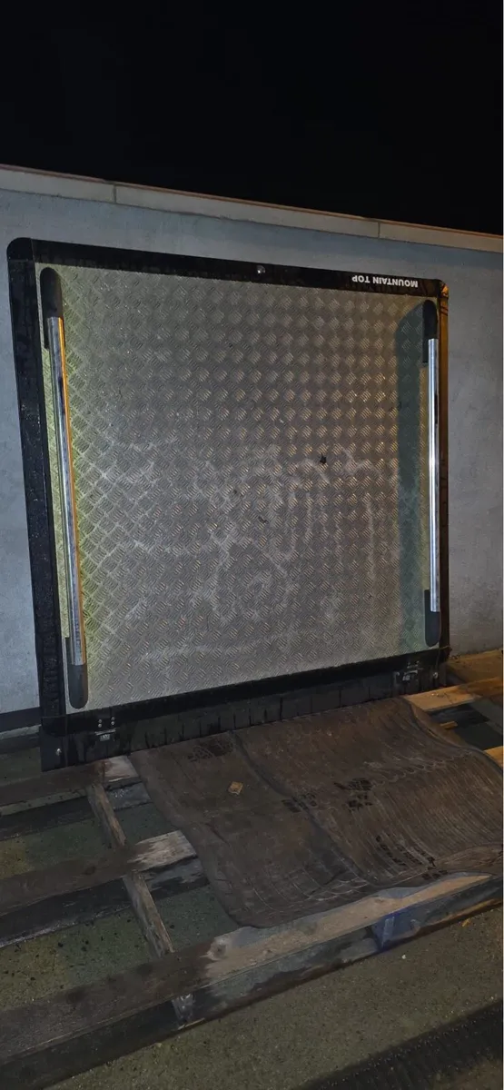 Nissan Navara Mountain Top Chequer Lift-Up Lid - Image 3