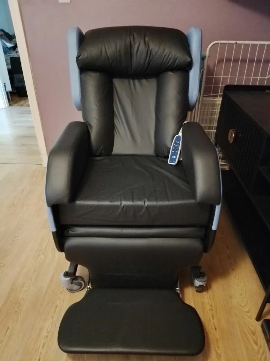 Electric recliner chair - Image 1