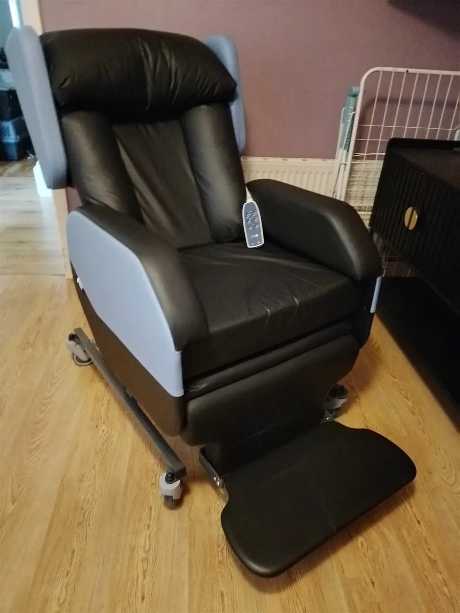 Electric recliner chair - Image 2