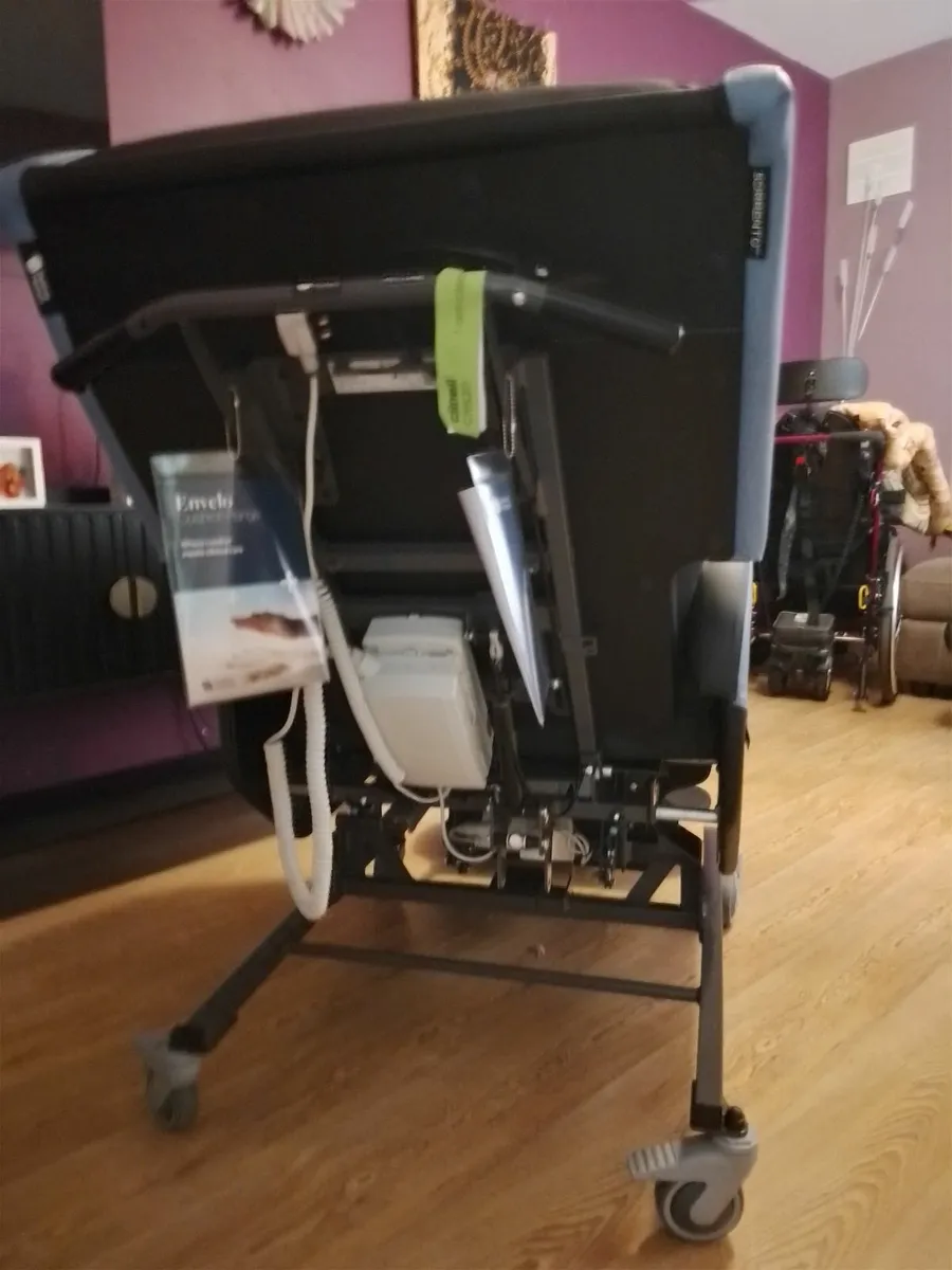 Electric recliner chair - Image 3