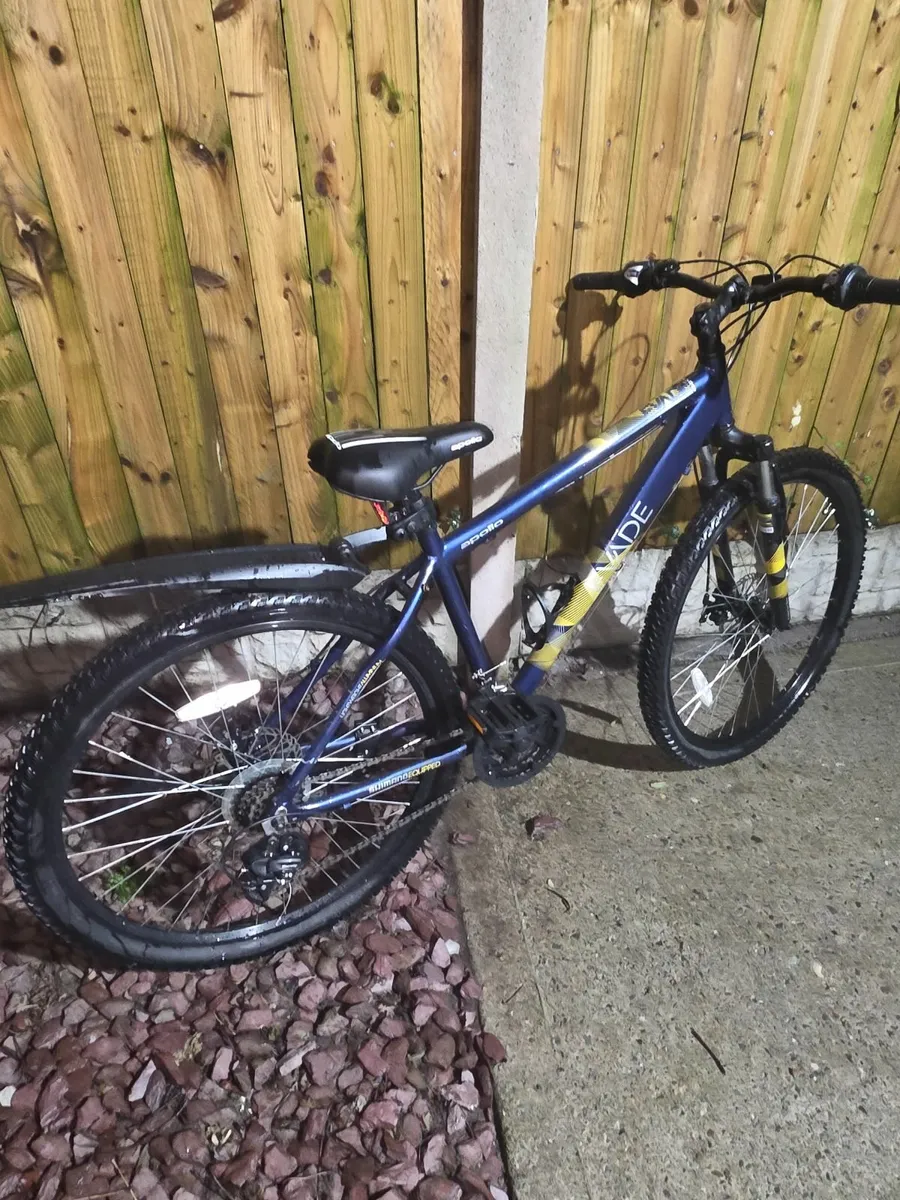 Apollo Evade Medium Bike - Image 1