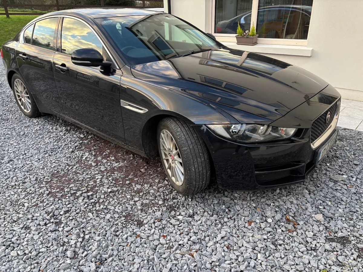 Jaguar XE 2017 - Image 4