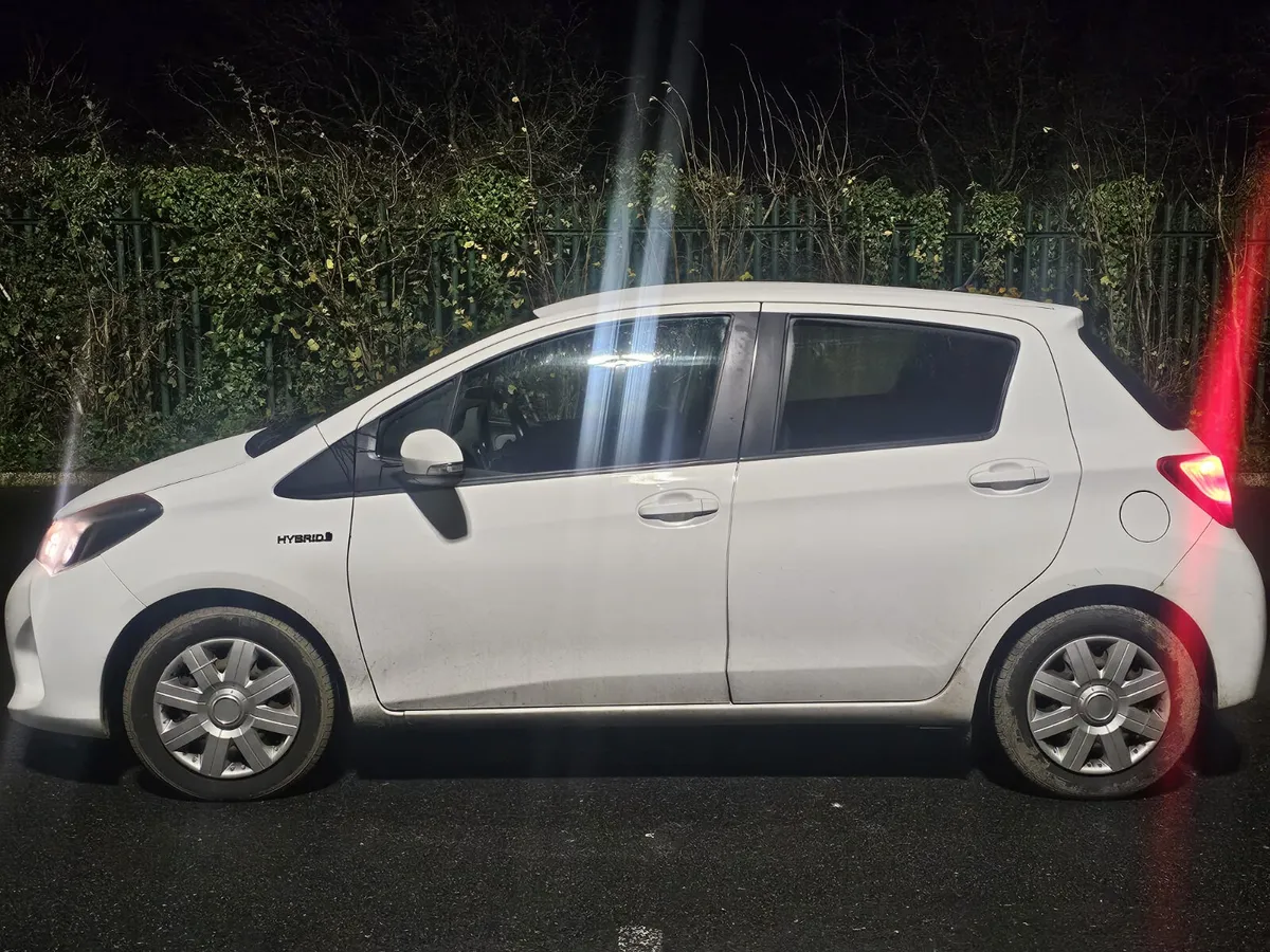 Toyota Yaris 2016 hybrid automatic €5990 - Image 3