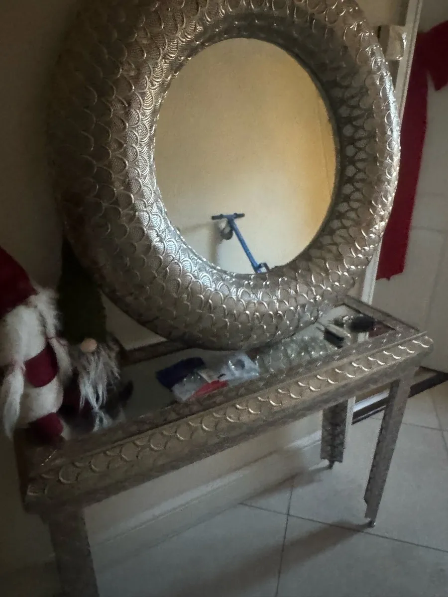 Hal table and mirror