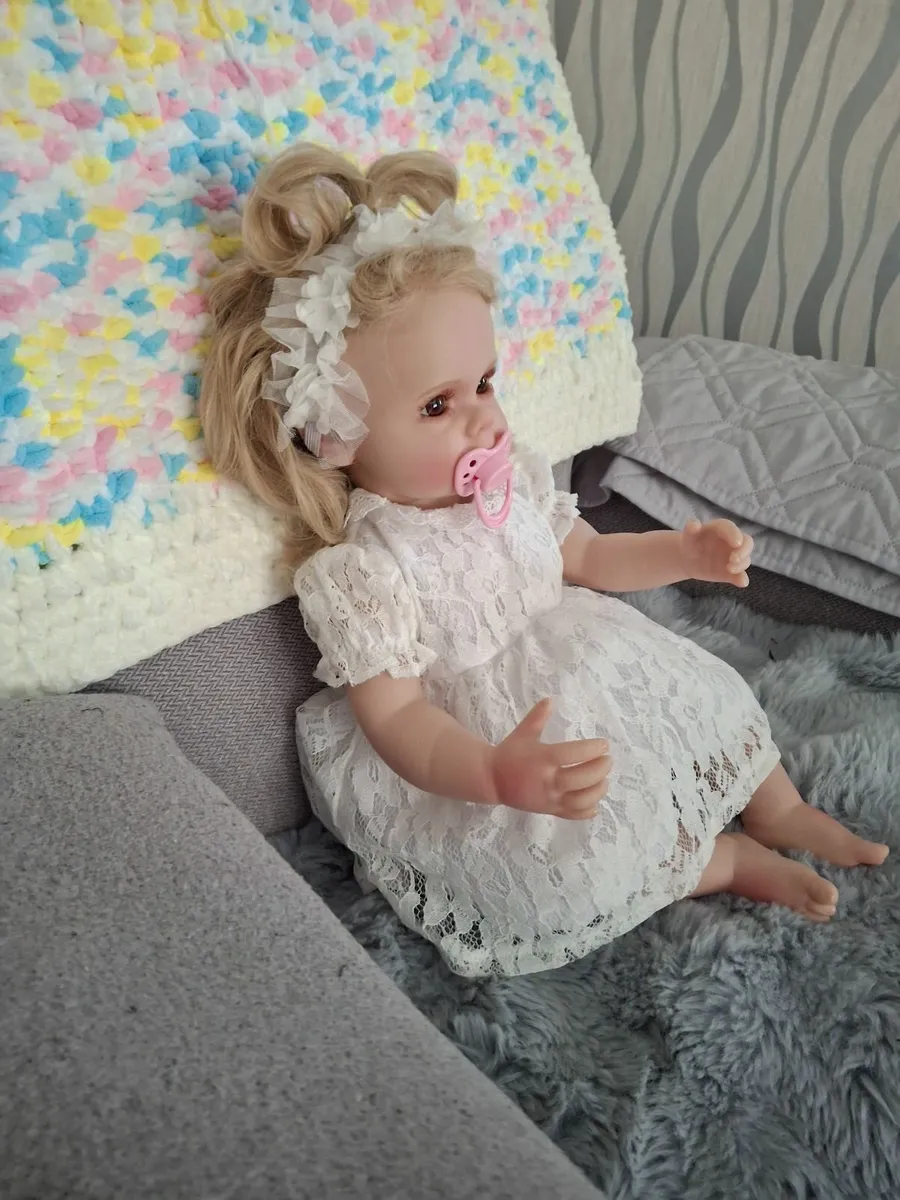 Beautiful reborn baby doll - Image 3