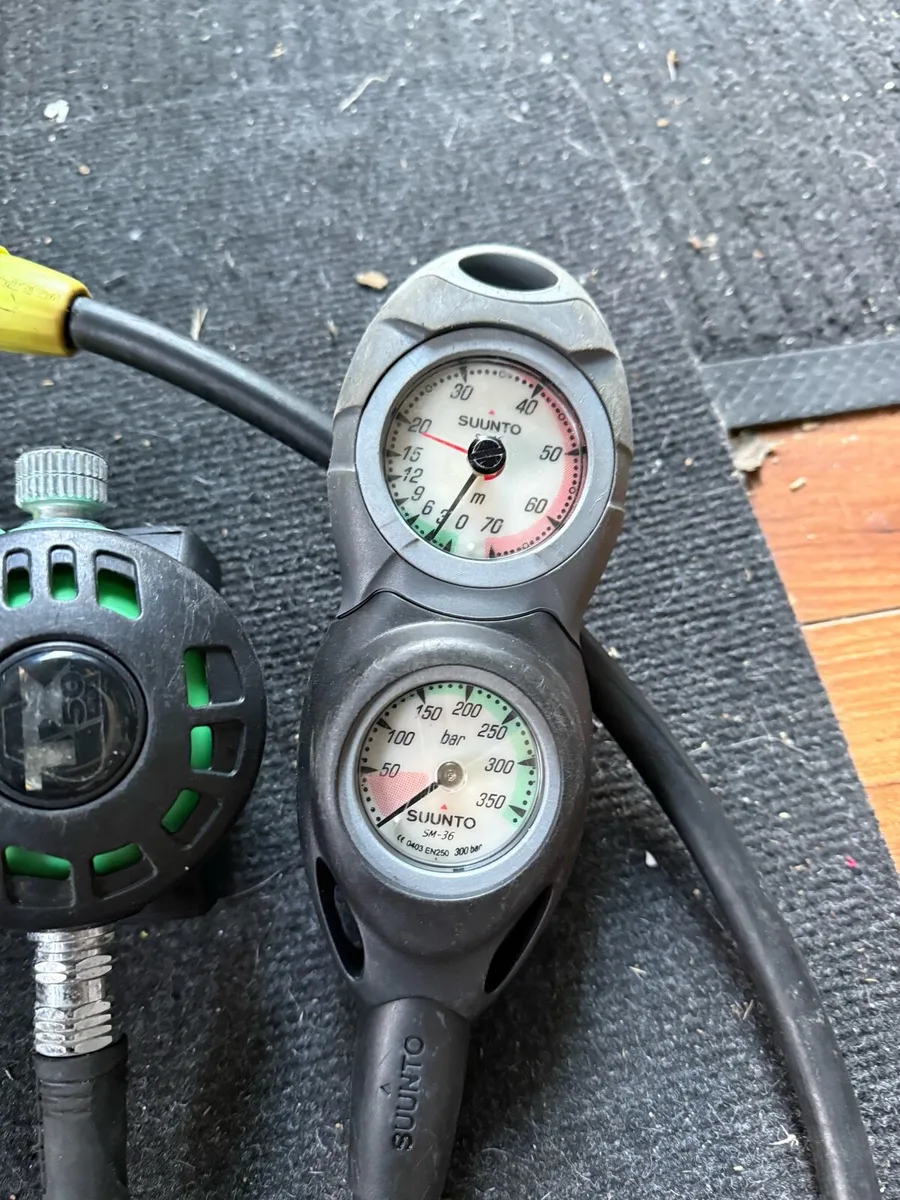 Apeks scuba diving regulator set - Image 3