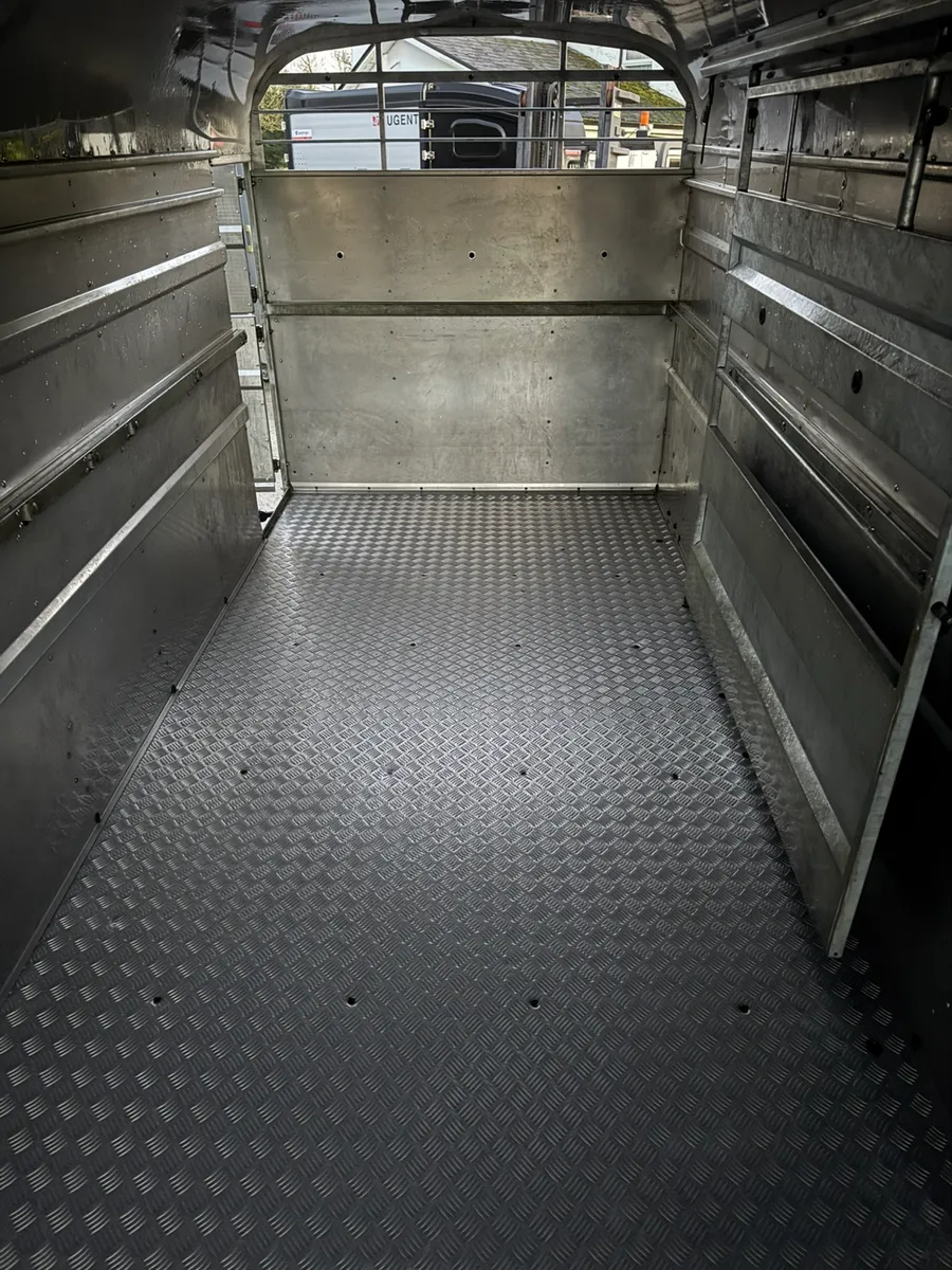 Nugent livestock trailer - Image 3