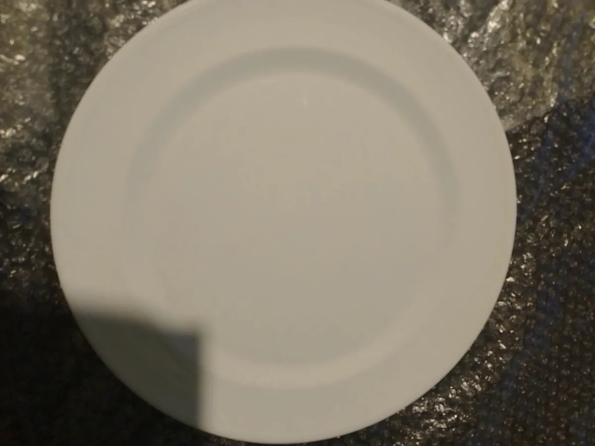 Wedgwood  Dinner plates. - Image 2