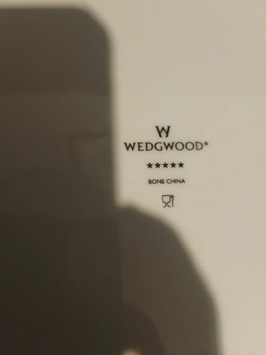 Wedgwood  Dinner plates. - Image 3