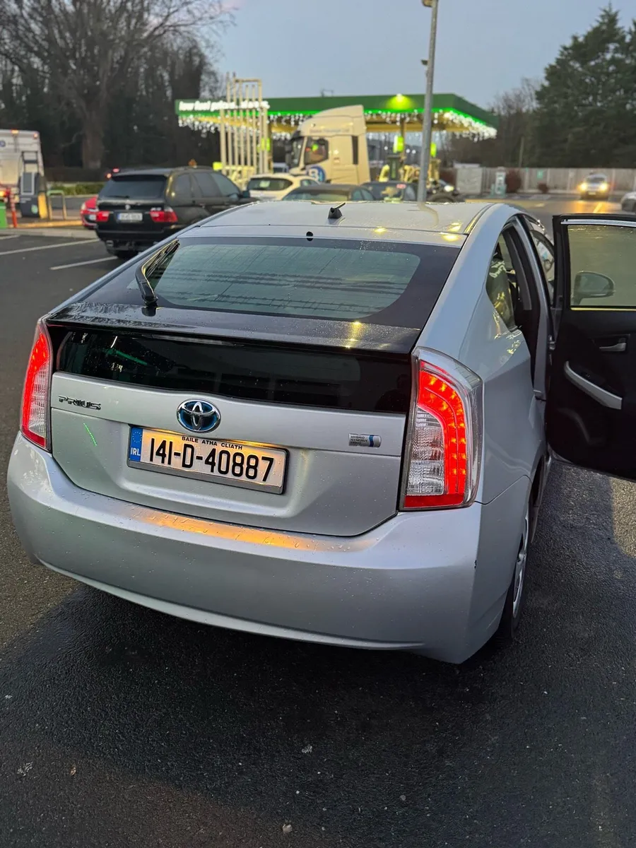 Toyota Prius 2014 - Image 2