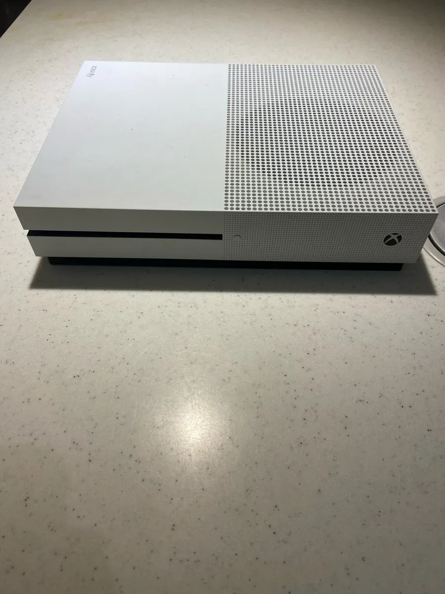 Xbox one s mint condition - Image 1