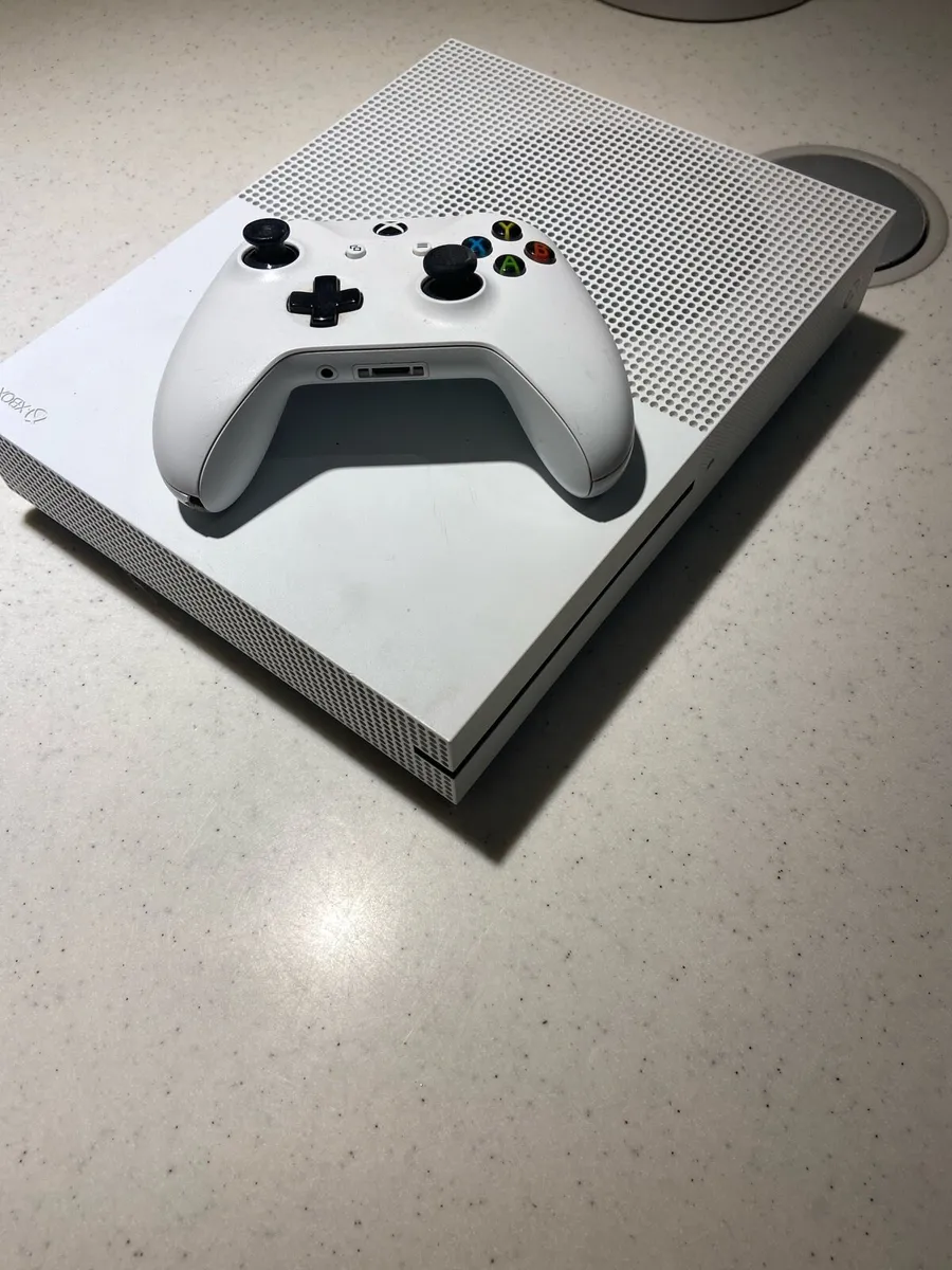 Xbox one s mint condition - Image 2