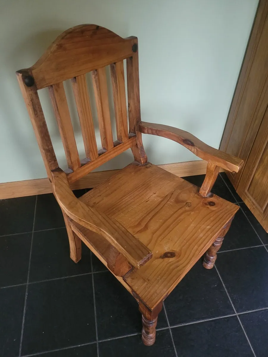 Table + Chairs/3 Piece Leather suite - Image 4