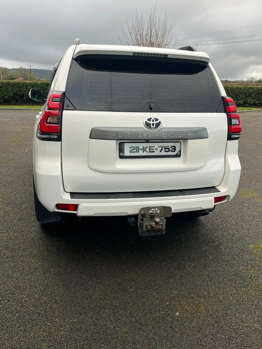 211 Toyota Land Cruiser - Image 4