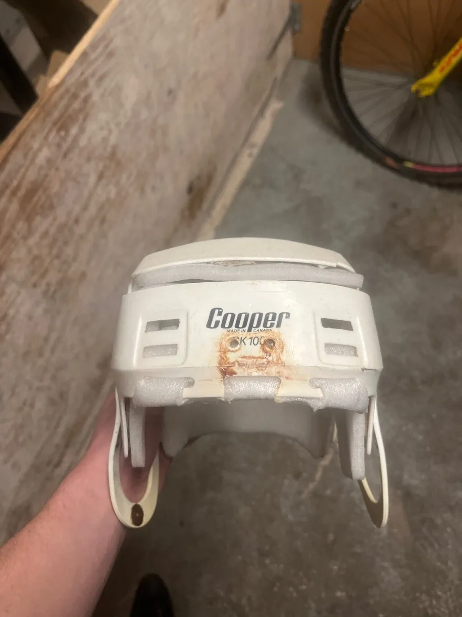 White oldstyle - Image 1