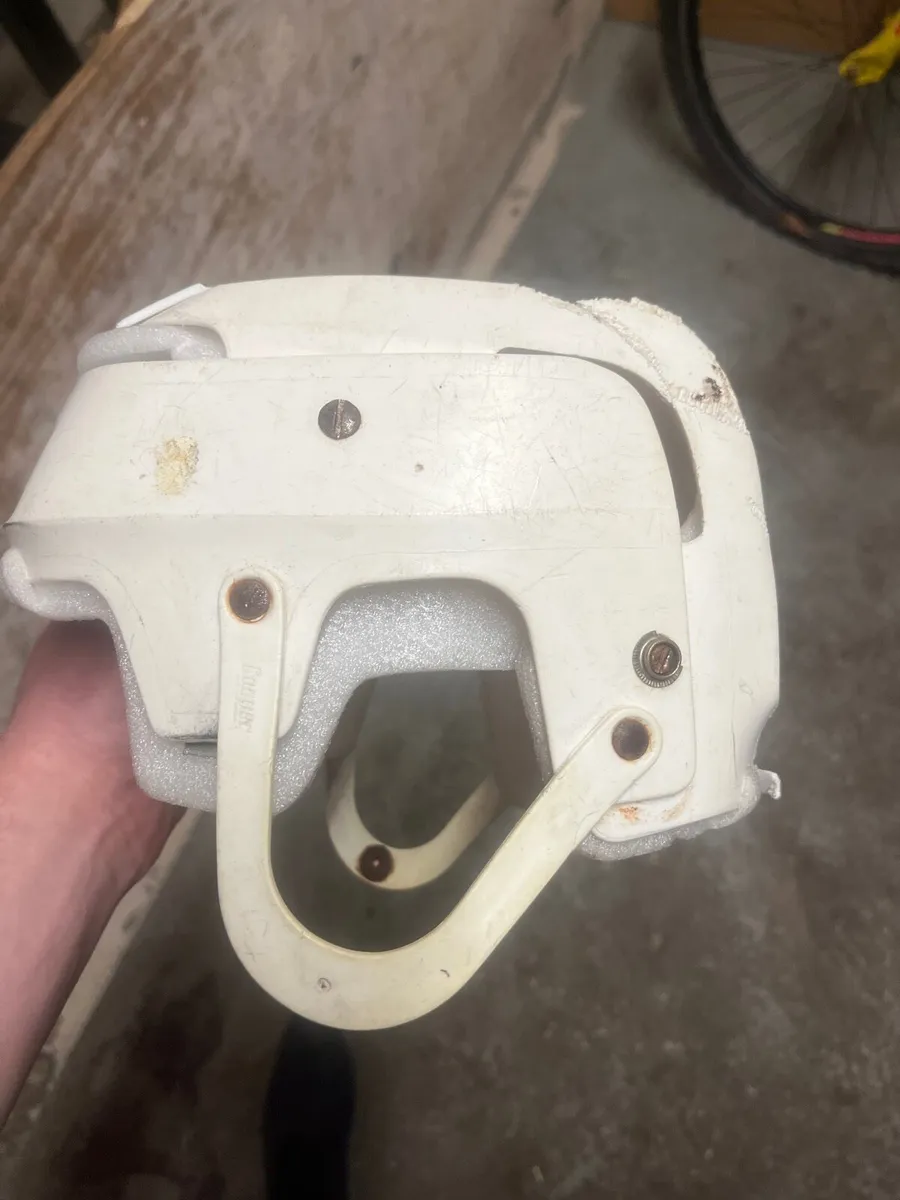 White oldstyle - Image 3