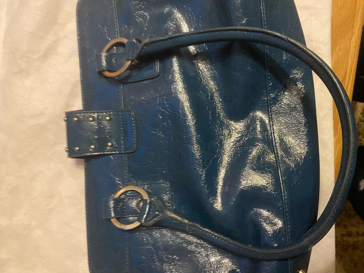 Genuine Guess Handbag - Image 4
