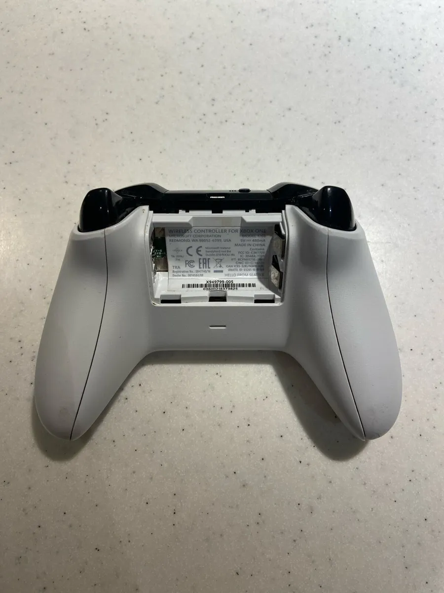 Xbox one s mint condition - Image 4